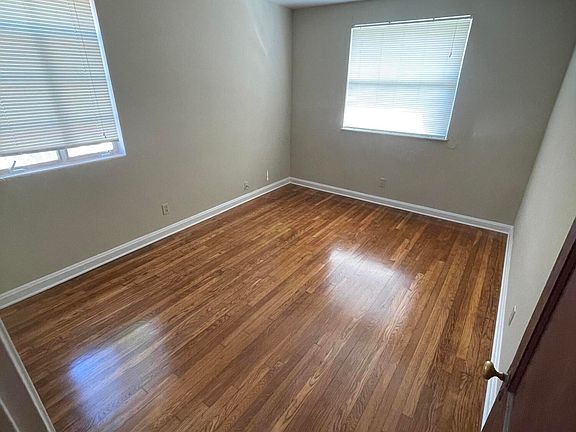 3rd image of 3121 Belden St #4