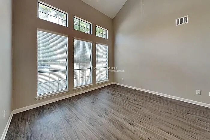 3 bed, 2.5 bath, 1919 sqft, $2,875 — Photo 4
