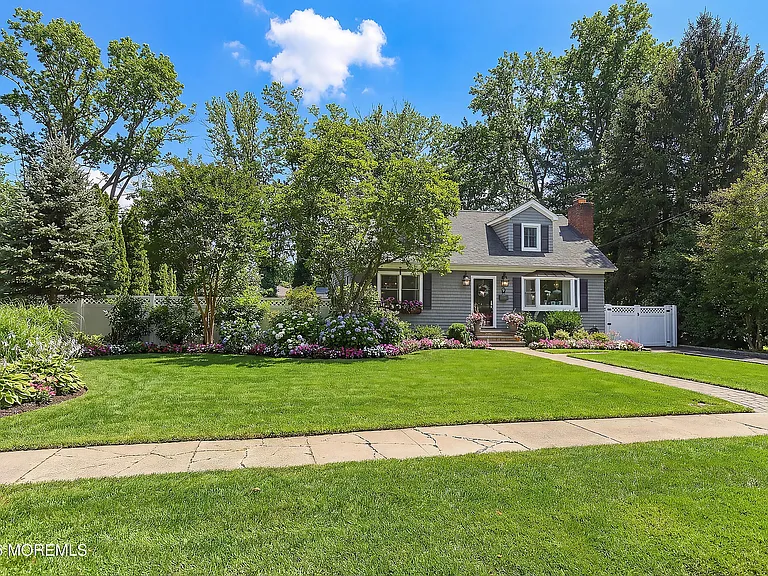 96 Lake Shore Dr — Photo 3