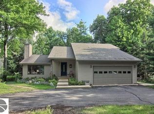 3409 Holiday View Dr, Traverse City, MI 49686