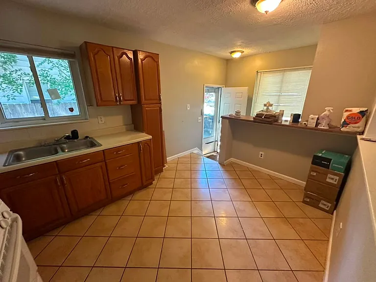 22030 Cushing Ave — Photo 12