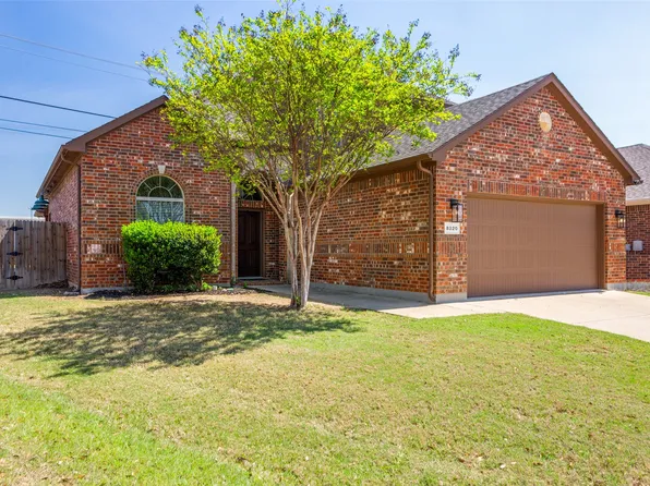 8320 Deer Bluff Ln, Fort Worth, TX 76179
