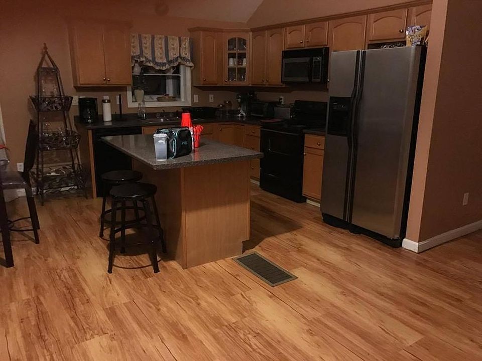 2nd image of 21 Lakeview Ave