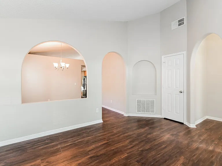 16329 Coopers Hawk Ave — Photo 4