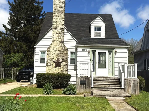 617 Dekalb Ave, Sycamore, IL 60178