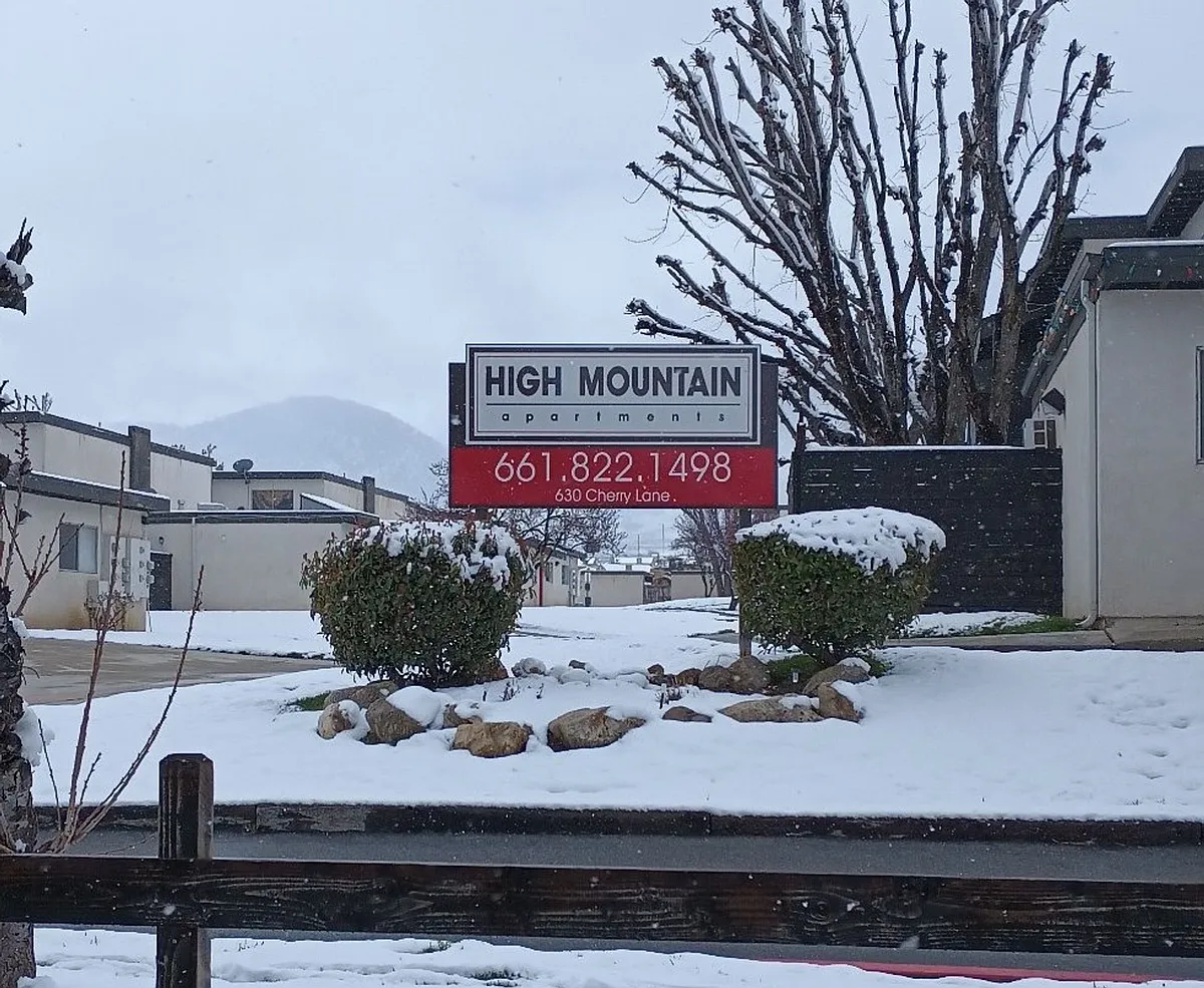Building Photo - High Mountain
