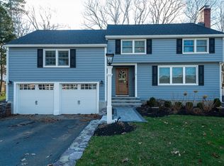 11 Temple Rd, Lynnfield, MA 01940