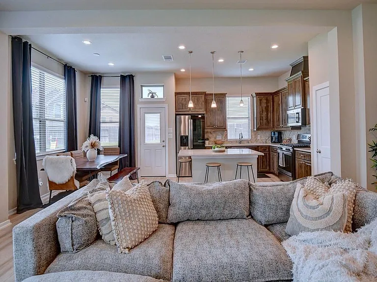 2543 Manor Valley Ct — Photo 1