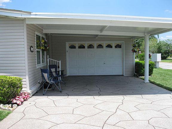 4th image of 398 York Cottage Dr