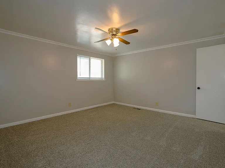 1401-1403 S Frisco Ave — Photo 33