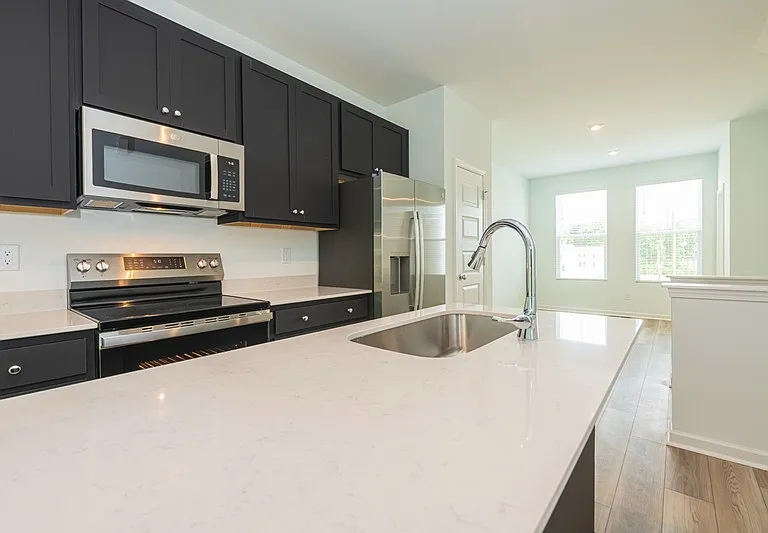 815 Freston Rd — Photo 5
