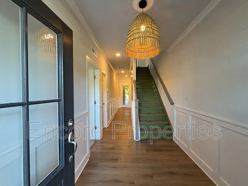 4 bed, 4.0 bath, 2272 sqft, $2,195 — Photo 3