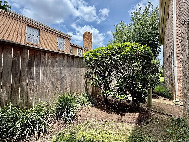 2806 Briarhurst Park — Photo 25