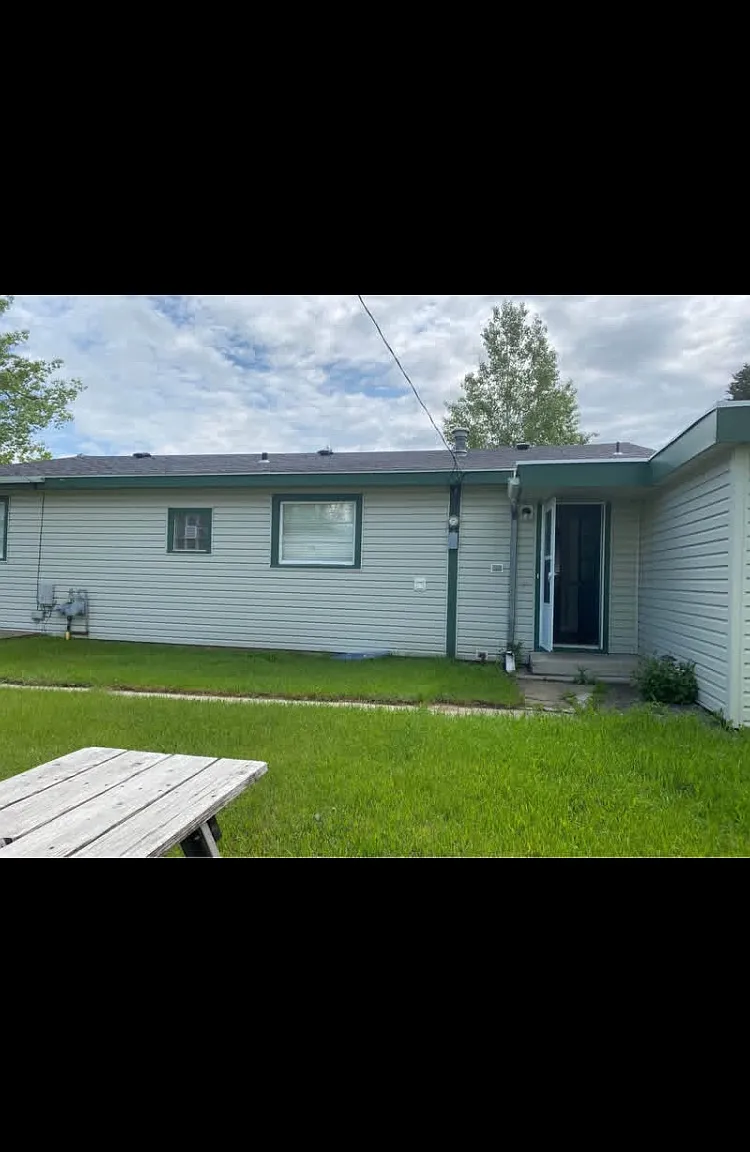 3 bed, 2296 sqft, $1,600 — Photo 2