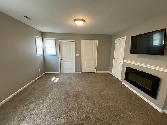 4th image of 804 E Lincoln Ave