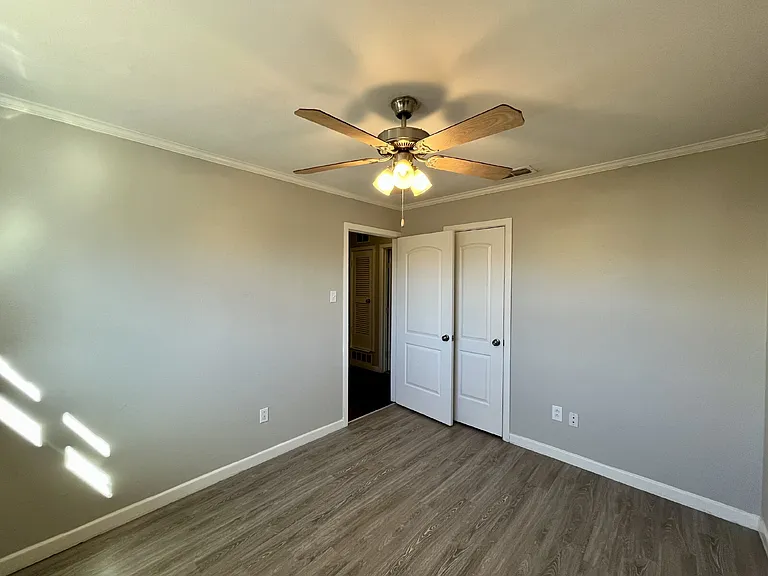 2423 22nd Pl #B — Photo 14