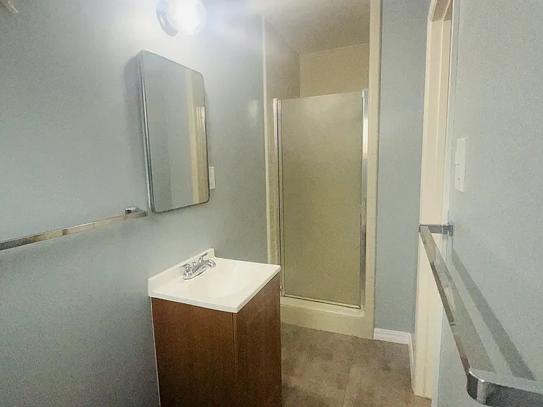 Full bathroom 2