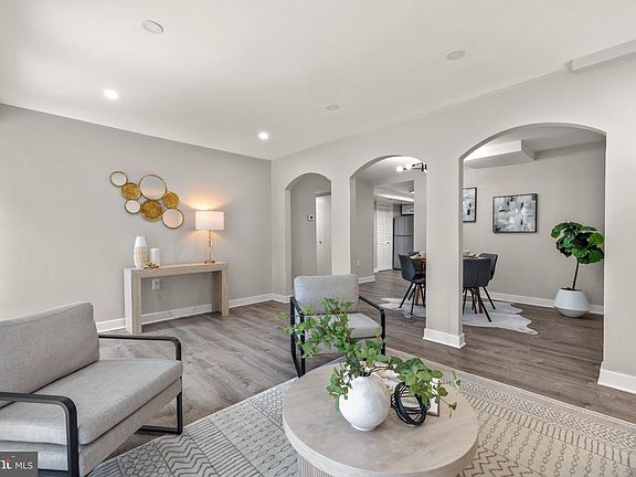 2nd image of 2302 Sun Valley Cir #1