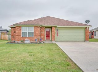 919 McKavett Dr, Burleson, TX 76028