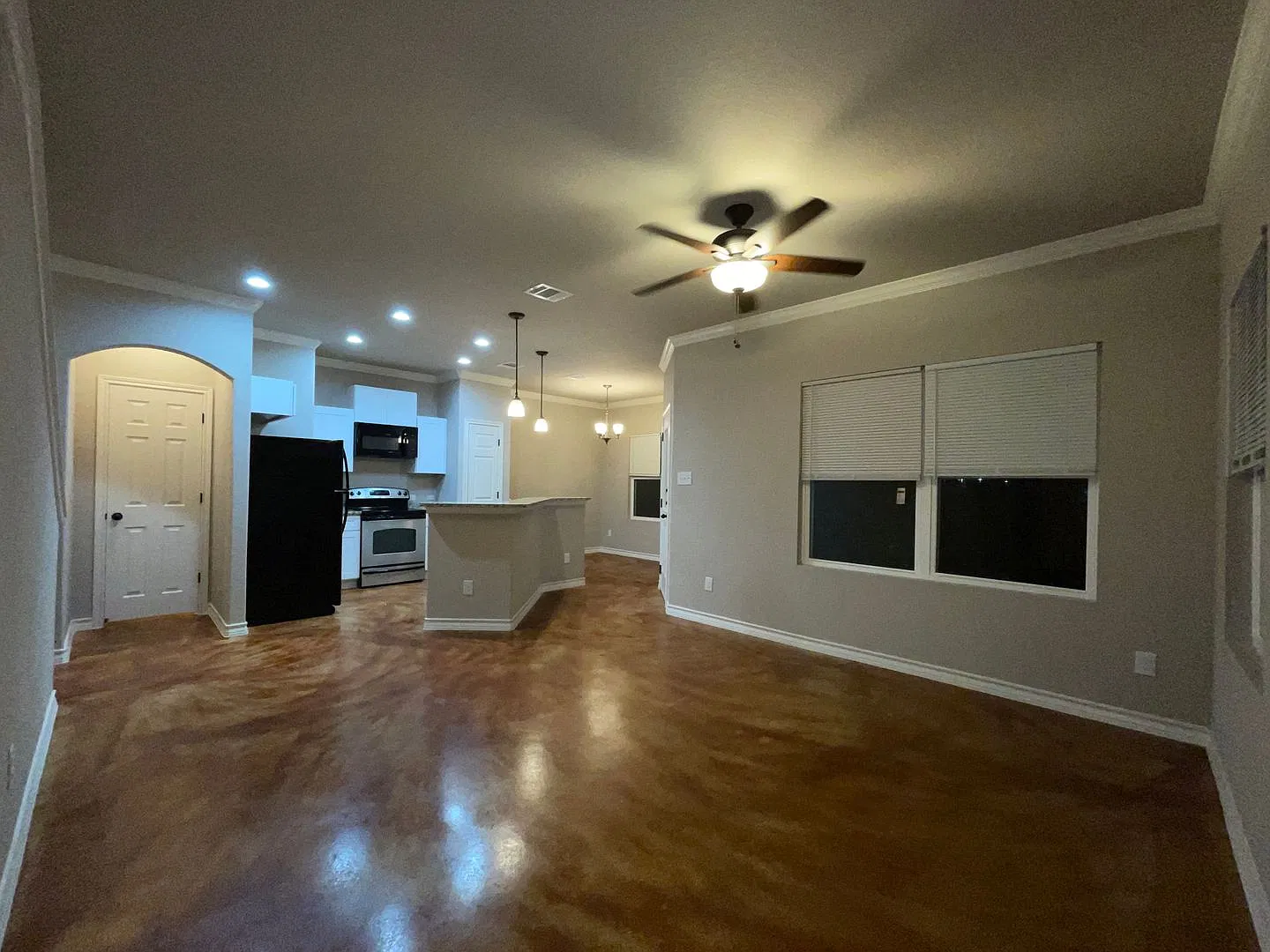Move In Special Town Home For Rent — Photo 4