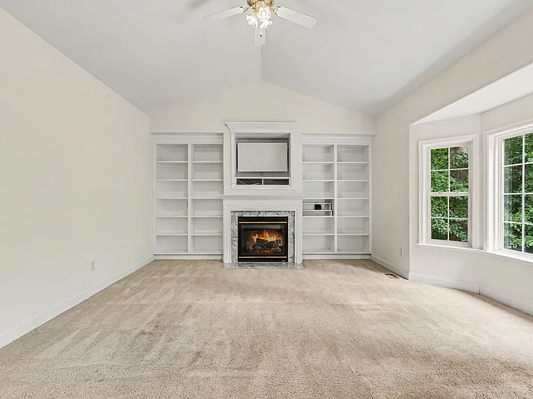 24 Crestwood Ln — Photo 16