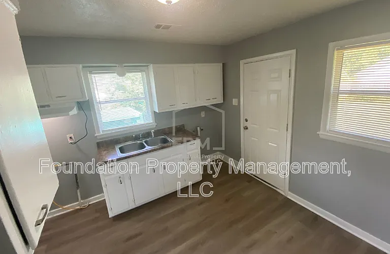 3276 Ashland St — Photo 5