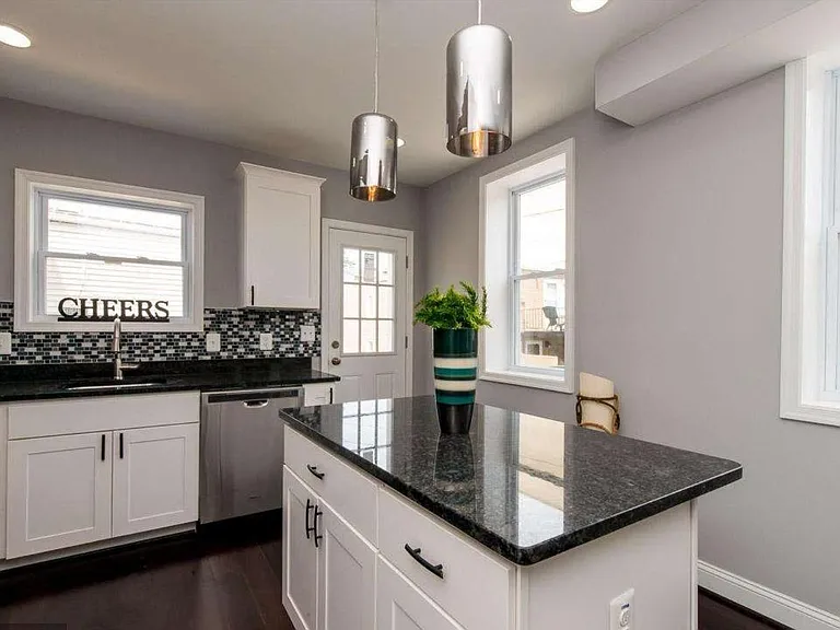 105 Bloomsberry St — Photo 4