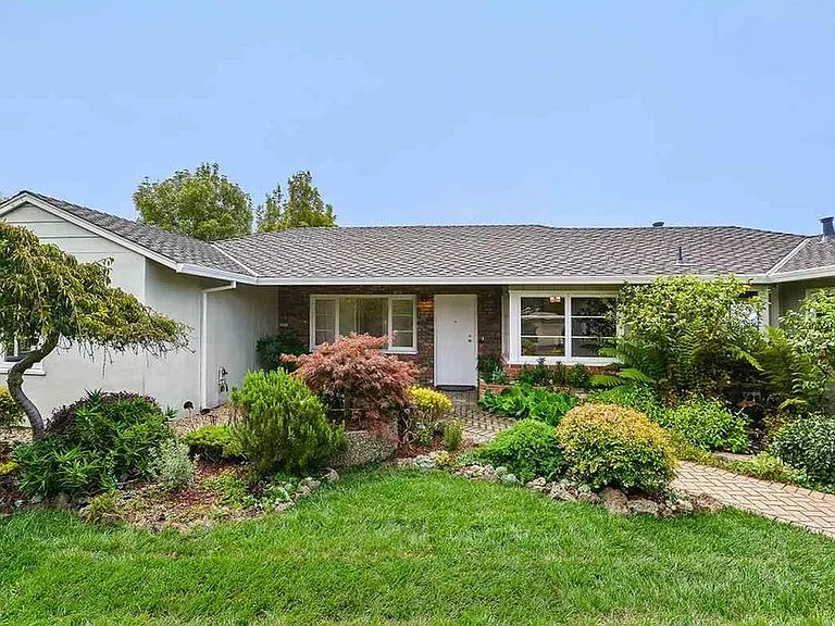 61 Dudley Ct — Photo 2