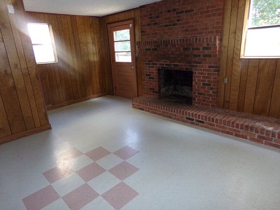 5th image of 122 Burwood Pl