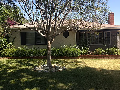 4928 Denny Ave Photo 1