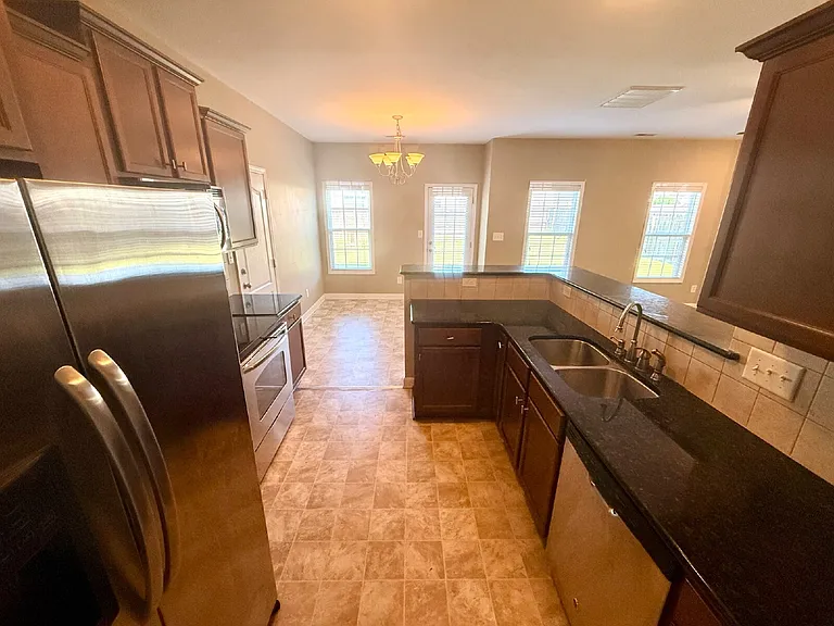 1820 Shady Knoll Ln — Photo 8