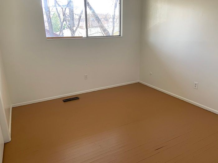 2nd image of 1882 Edison St