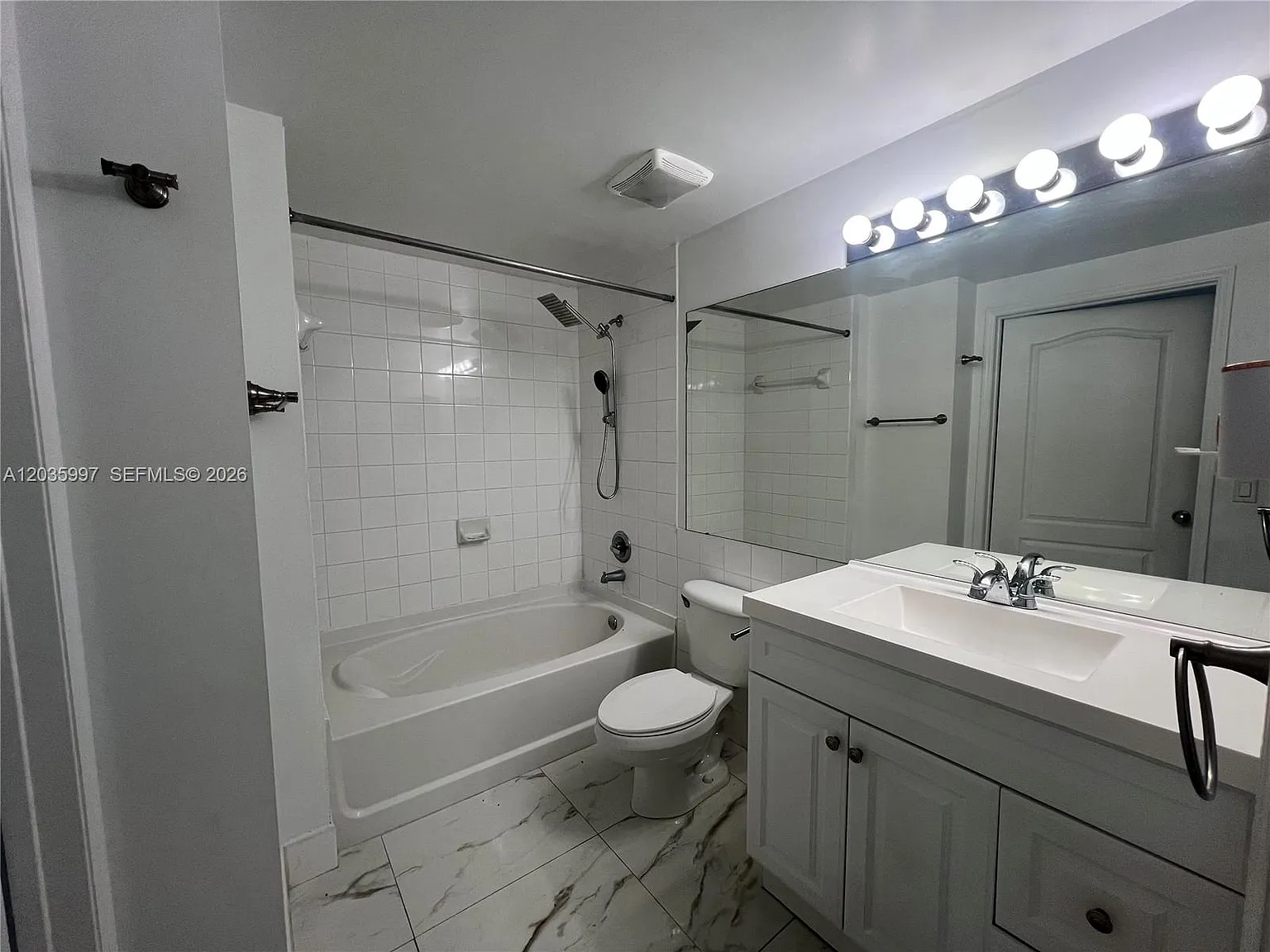 Blue Lagoon Condo — Photo 2
