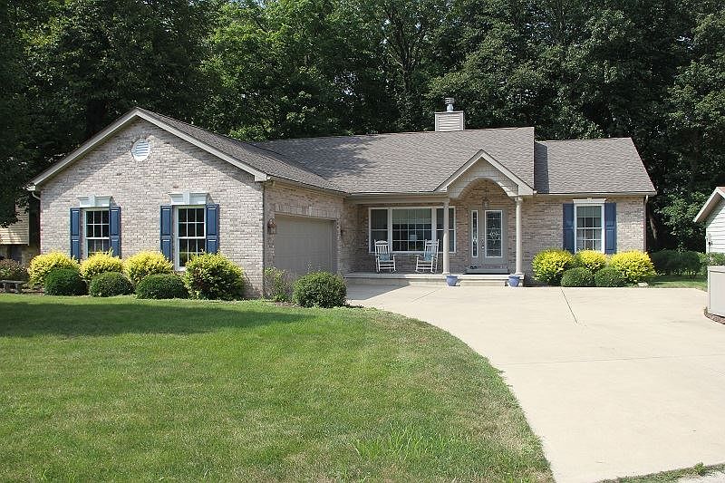 1st image of 120 Foxwood Ct