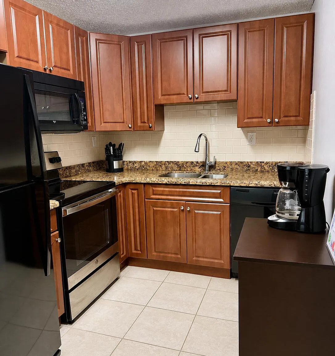 2 bed, 2.0 bath, 909 sqft, $2,200 — Photo 1