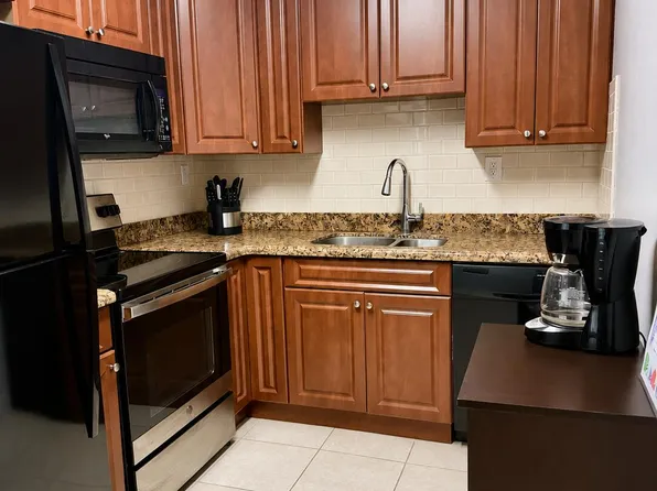 405 Meadows Cir #405, Boynton Beach, FL 33436