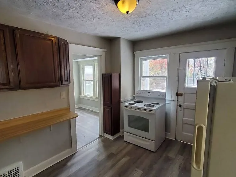 14205 Savannah Ave — Photo 17