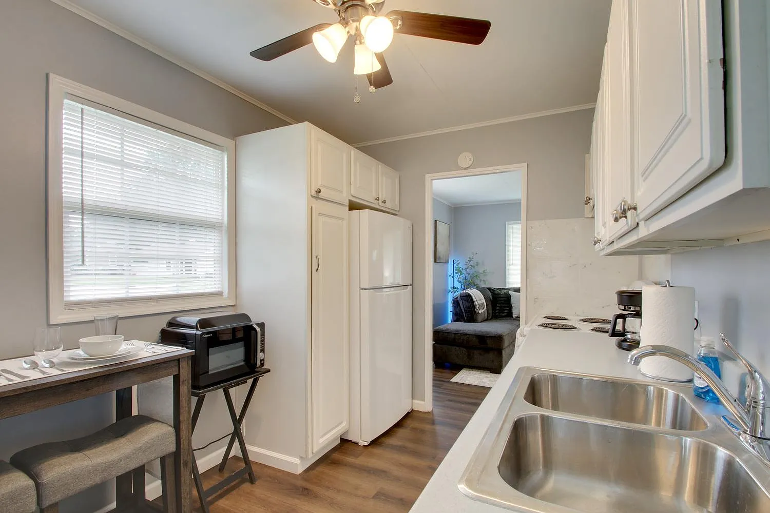 3 bed, 870 sqft, $3,000 — Photo 3