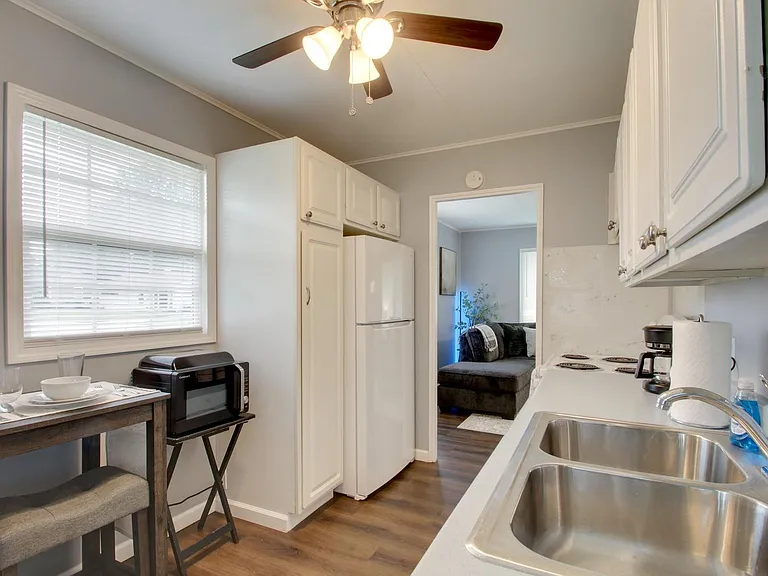 1521 Granview Dr — Photo 3