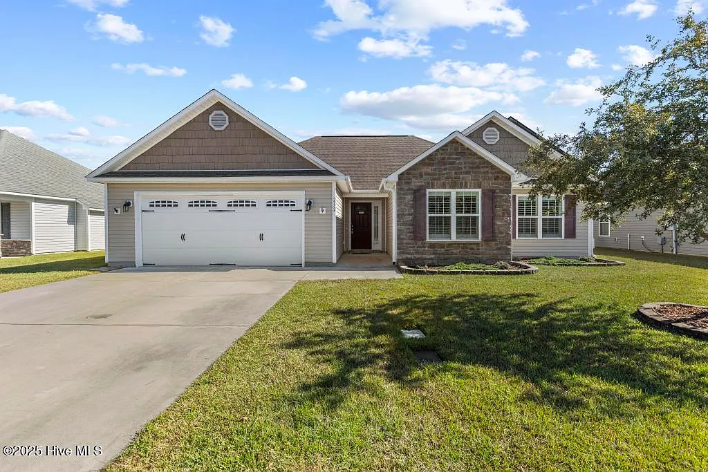 3 bed, 2.0 bath, 1593 sqft, $1,850 — Photo 1