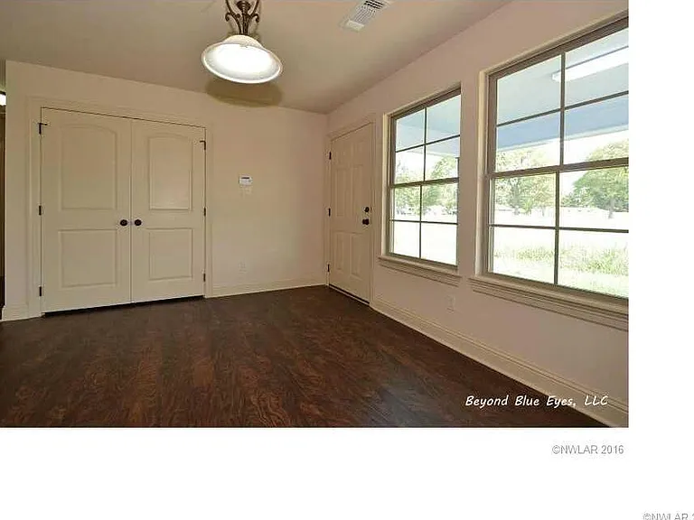 503 Oak Ridge Dr — Photo 3
