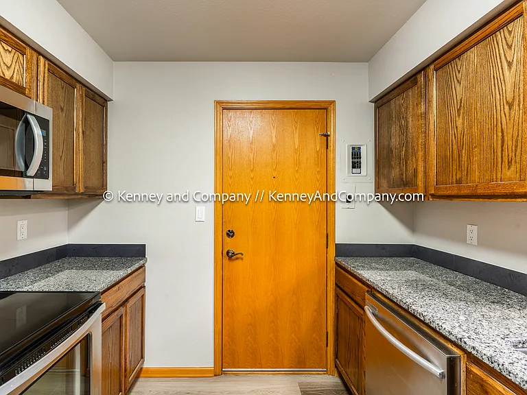 2902 Airport Rd #204 — Photo 8