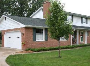 1183 Greenfield Dr, Erie, PA 16509