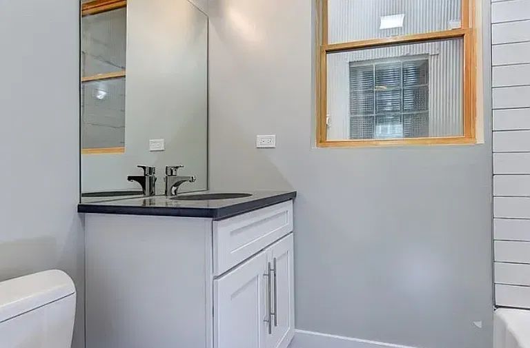 915 Pleasant St #2R — Photo 4