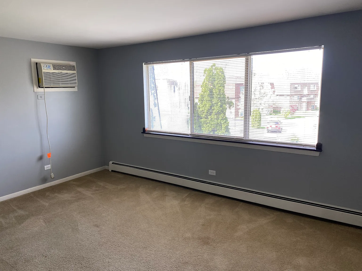 2 bed, 900 sqft, $1,750 — Photo 1