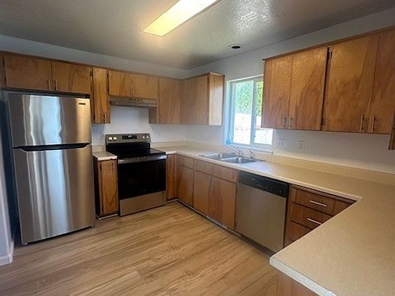 2nd image of 722 Pioneer Rd #B