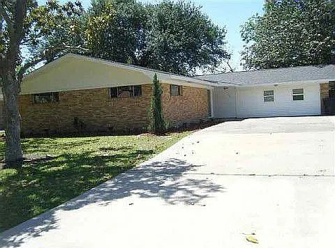 1st image of 907 Mimosa Dr