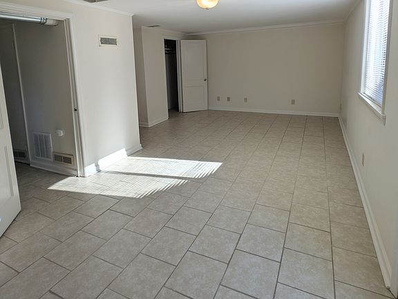 3rd image of 919 Grayland St