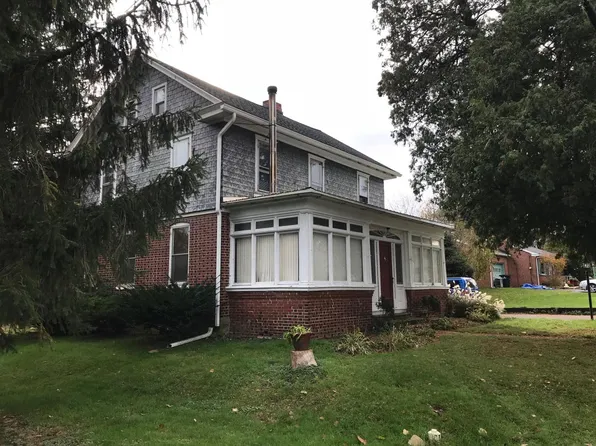 15 N Singer Ave, Paradise, PA 17562