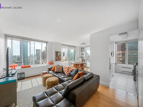 200 Riverside Blvd APT 39D, New York, NY 10069